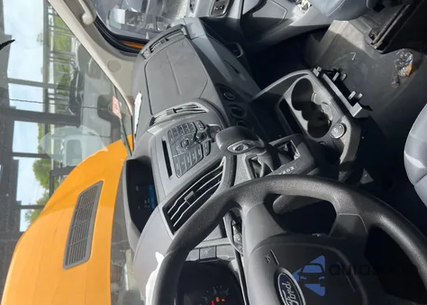 2017 Ford Transit T-150 z USA, uszkodzony, nr VIN 1FDZK1CM2HKA84579